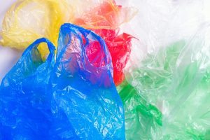 El Plástico: su uso cotidiano y el impacto ambiental